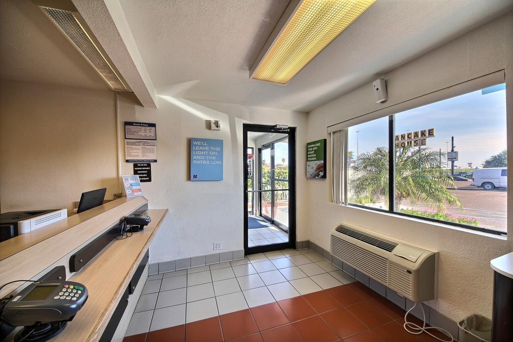 Hotel 6-laredo, Tx - South 2*