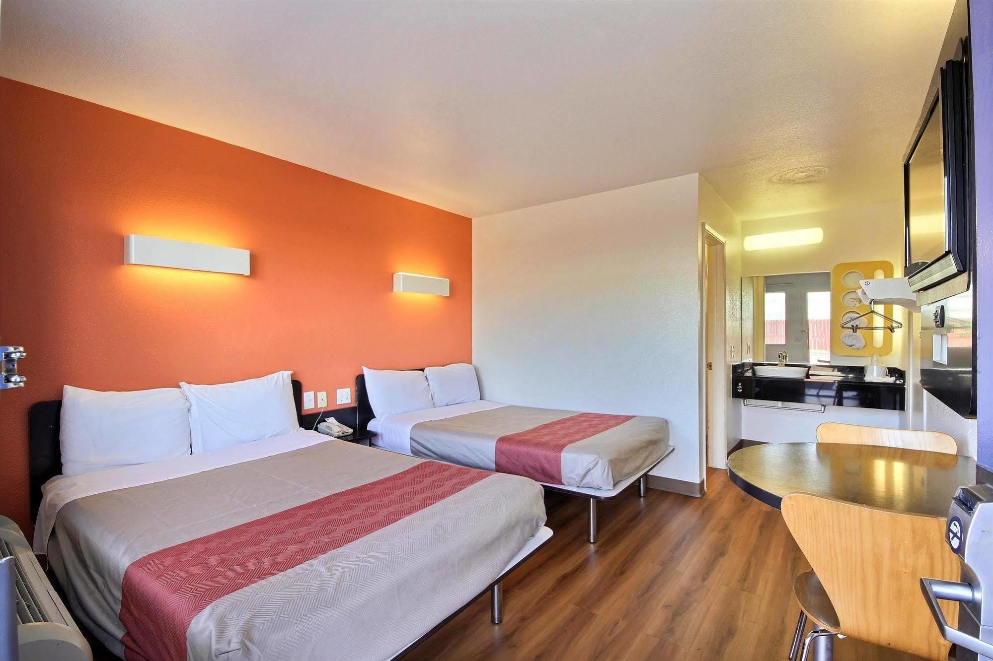Hotel 6-laredo, Tx - South