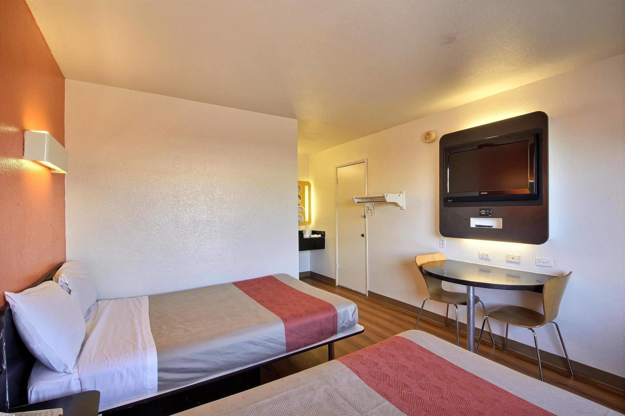 Hotel 6-laredo, Tx - South 2*