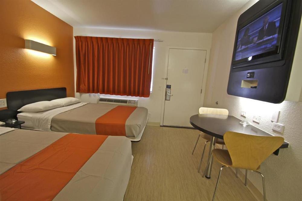 Hotel 6-laredo, Tx - South Laredo